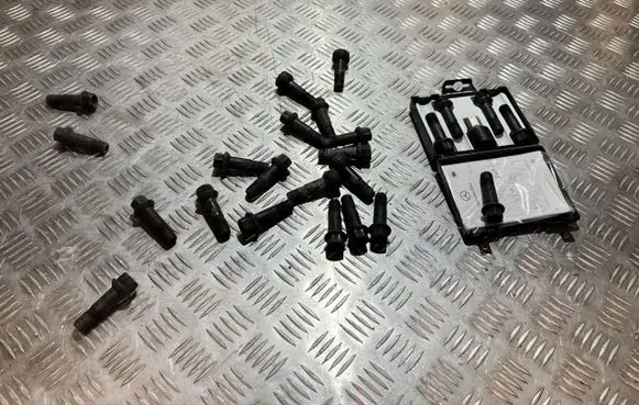 Mercedes-Benz EQB Nuts/bolts 