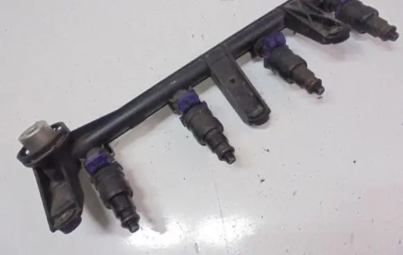 Renault Megane I Fuel injector 866313