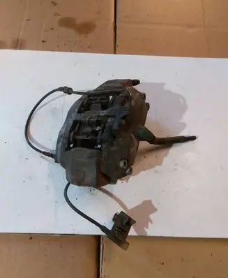 Mercedes-Benz CLS C219 Front brake caliper 20704203 20825101 4K02330