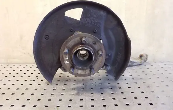 Land Rover Discovery 3 - LR3 Front wheel hub