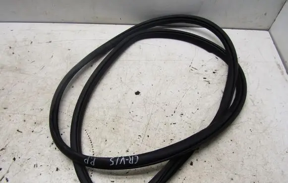 Honda CR-V Front door rubber seal 