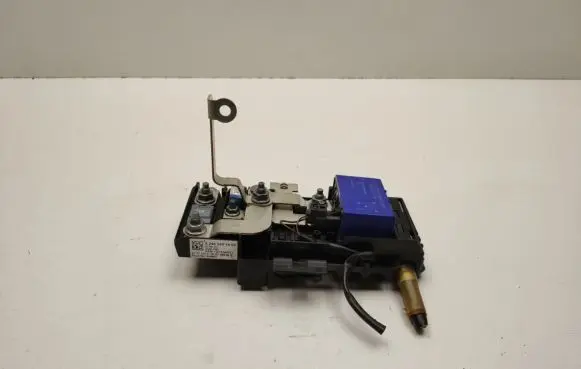 Mercedes-Benz A W176 Fuse module A2465401850