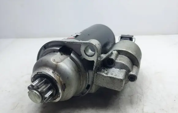 Volkswagen Golf IV Starter motor S0025
