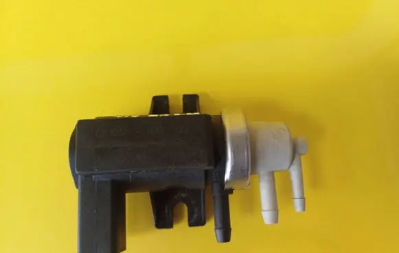 Audi A4 S4 B6 8E 8H Turbo solenoid valve 1J0906627B