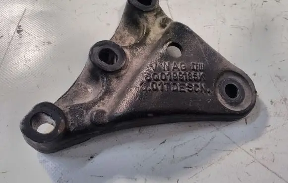 Skoda Fabia Mk1 (6Y) Engine mounting bracket 6Q0199185