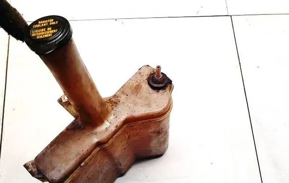 Mazda 626 Coolant expansion tank/reservoir