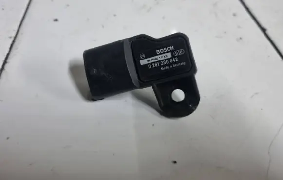 Opel Astra J Air pressure sensor 0261230042