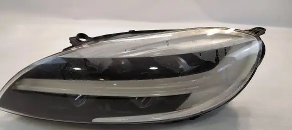 Volvo V40 Headlight/headlamp 31677018
