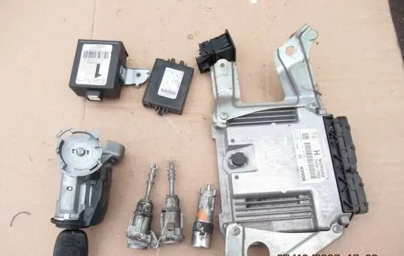 Toyota Yaris Engine control unit/module 0281012322 896610D452 1039S32419