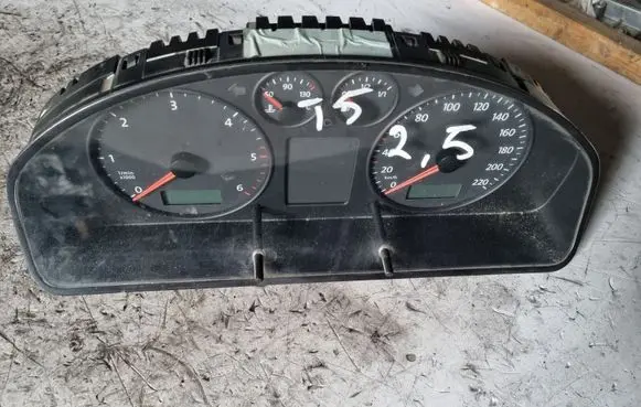 Volkswagen Transporter - Caravelle T5 Speedometer (instrument cluster) 7H0920850M