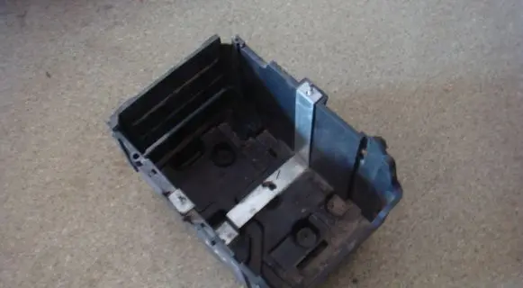 Battery box tray