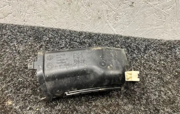 BMW i4 Air intake duct part 9477026