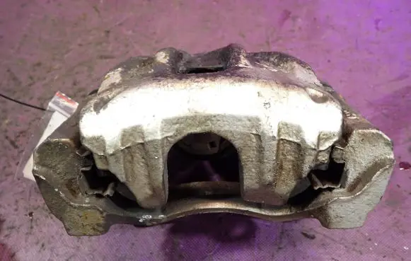 Toyota Corolla Verso E121 Front brake caliper