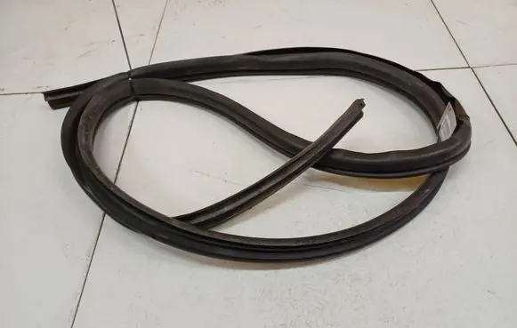 Citroen C8 Rubber seal front coupe door 