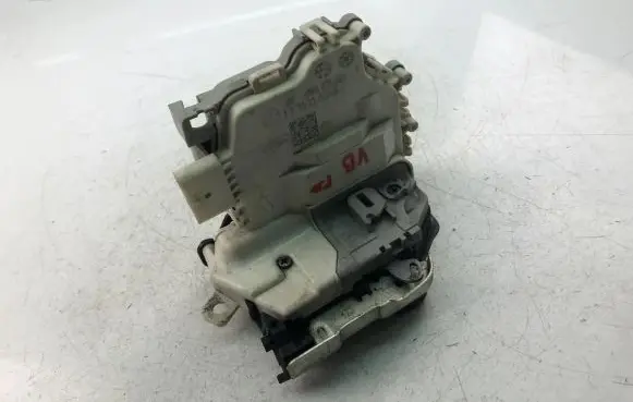 Audi A1 Coupe door lock (next to the handle) 8X0839015