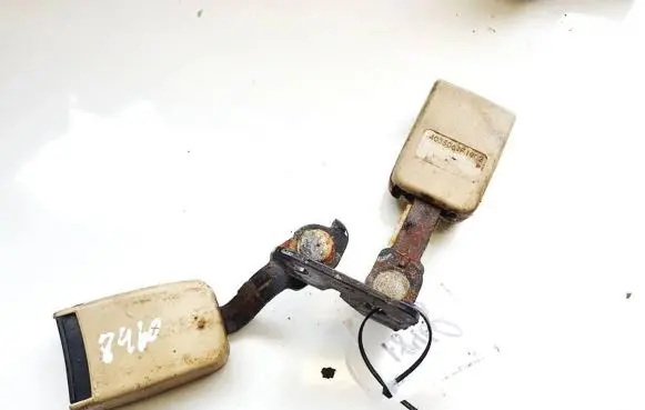 Peugeot 607 Middle seatbelt buckle (rear) 4035061f1902