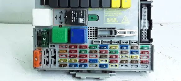 Opel Zafira A Fuse box set 24412497