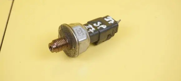 Mercedes-Benz A W176 Fuel pressure sensor 85PP6801 607951
