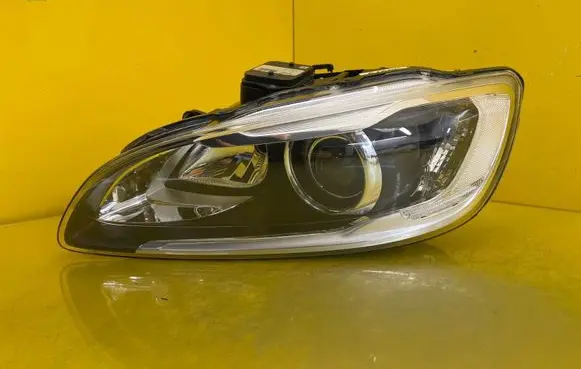 Volvo V60 Headlight/headlamp 31395902