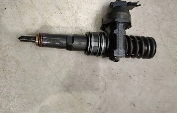 Skoda Superb B6 (3T) Fuel injector 0414720215