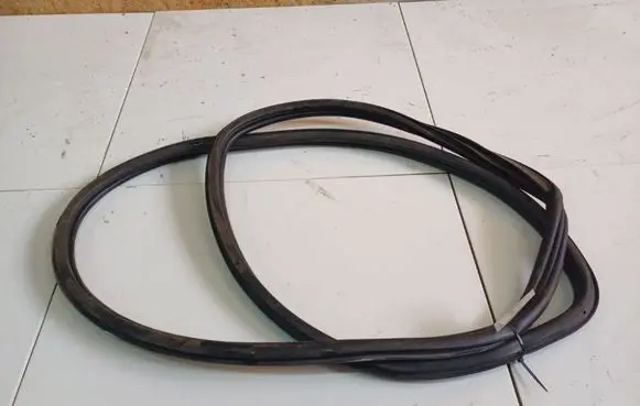 Opel Zafira B Rubber seal front coupe door 