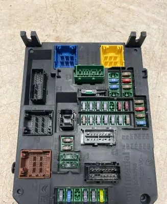 Citroen C4 II Fuse module S180121003H