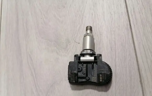 BMW 4 F32 F33 Tire pressure sensor 70735510