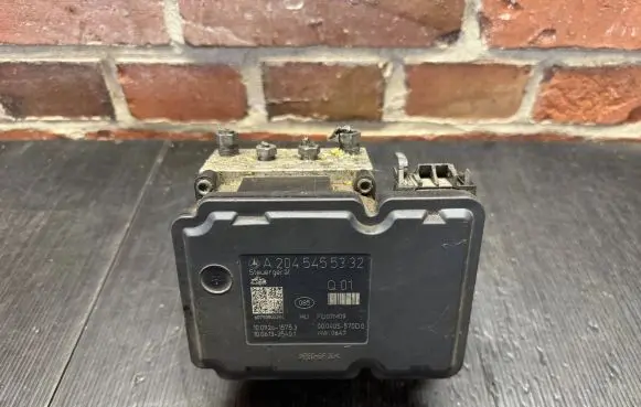Mercedes-Benz C W204 ABS Pump A2044310612 A2045455332