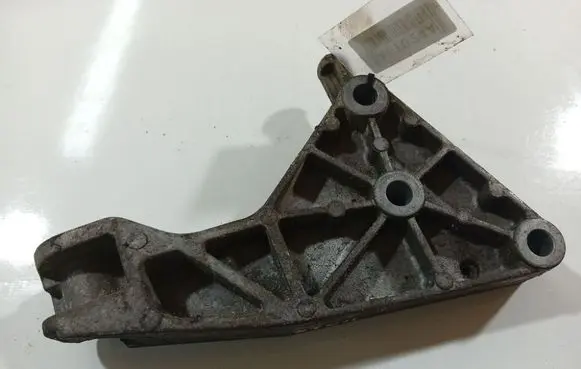 Opel Astra H Engine mounting bracket 13174501