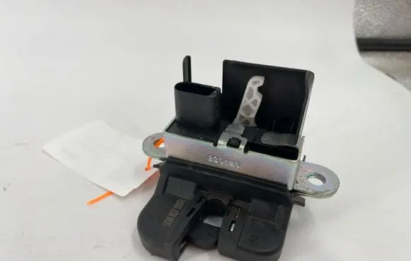 Volkswagen Golf VII Tailgate/trunk/boot lock/catch/latch 5G6827505B