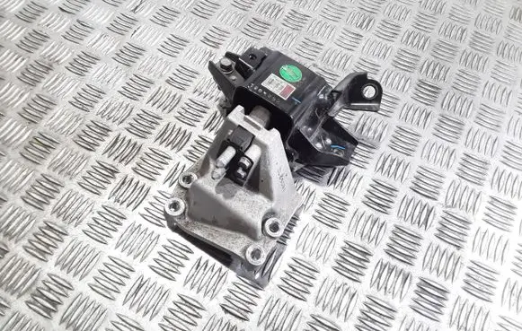 Engine mount bracket