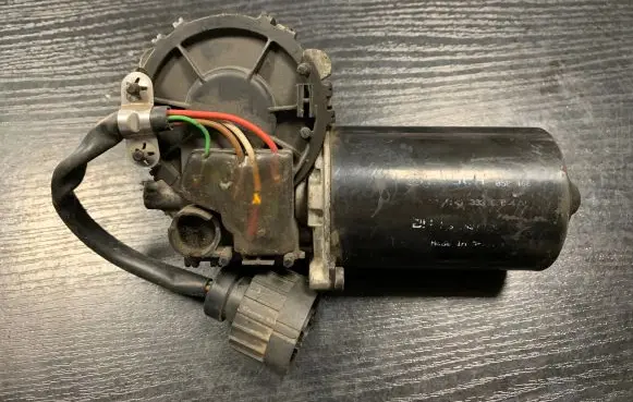 BMW 3 E36 Wiper motor 8363513