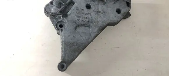 Volkswagen Golf V Engine mounting bracket 03G199207E