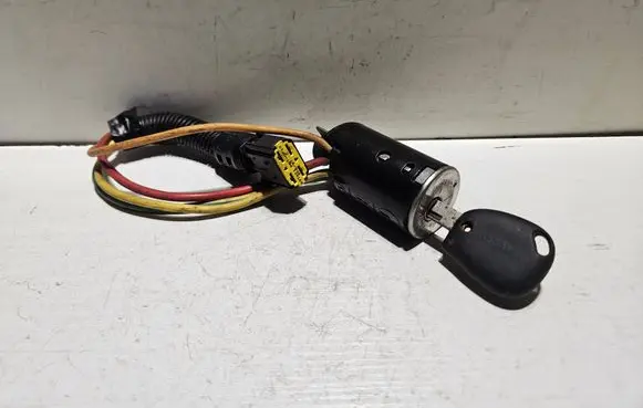 Renault Megane I Ignition lock 290536 MO12TIO13