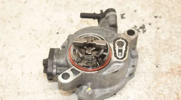 Ford Focus Vacuum pump 9804021880
