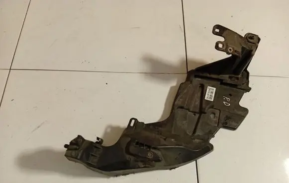 Front bumper mounting bracket