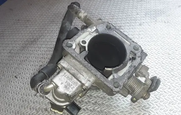 Mazda 323 F Throttle valve E9T06871