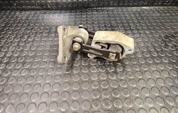 Nissan Murano Z51 Engine mount bracket 113601AT2A