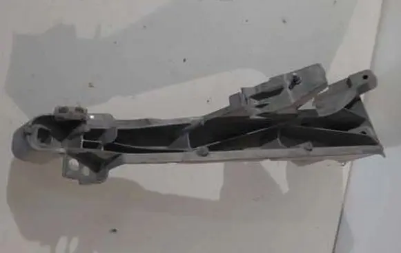 BMW iX Other engine bay part 2010F113