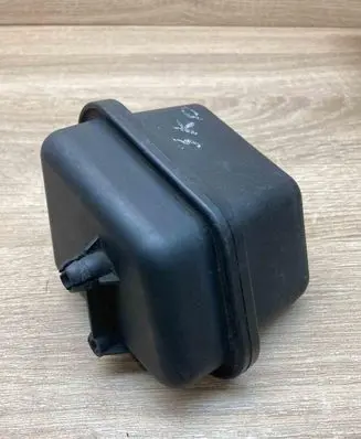 Vacuum air tank