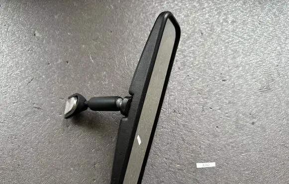 Rear view mirror (interior)