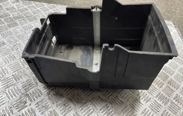 Battery box tray