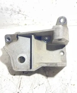Volvo V70 Engine mounting bracket 6G926P096DD
