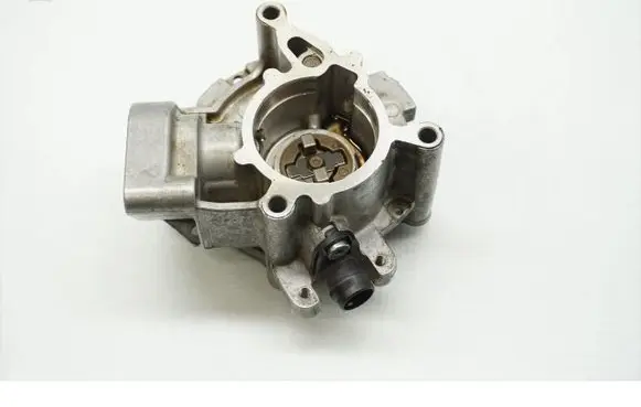 Volkswagen Golf SportWagen Vacuum pump 06L145100L