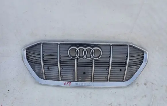 Audi e-tron Front bumper upper radiator grill