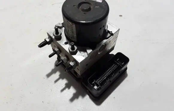 Volvo S80 ABS Pump 31261142