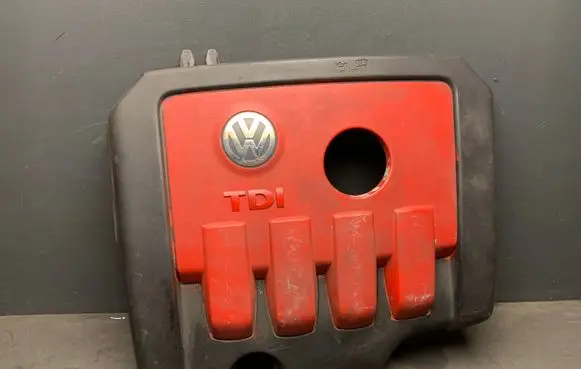 Engine cover (trim)