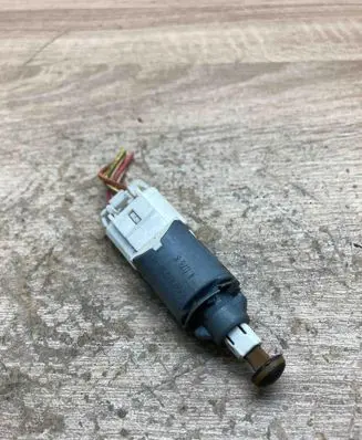 Renault Clio III Brake pedal sensor switch 8200168238 WITHPLUG