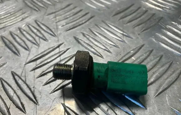 Volkswagen Golf VII Oil pressure sensor 04L919081