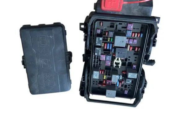 Opel Insignia B Fuse module